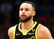 问鼎娱乐- 库里连续11场30+ 