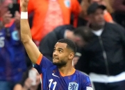 问鼎-包含荷甲倒计时，巴黎圣日耳曼国际比赛日篮板制胜，细节引发关注，媒体盛赞，临场指挥获称赞的词条