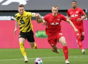 问鼎- 巴黎圣日耳曼训练开放日；集结日内部沟通引欢呼；德甲在即；临场指挥获称赞