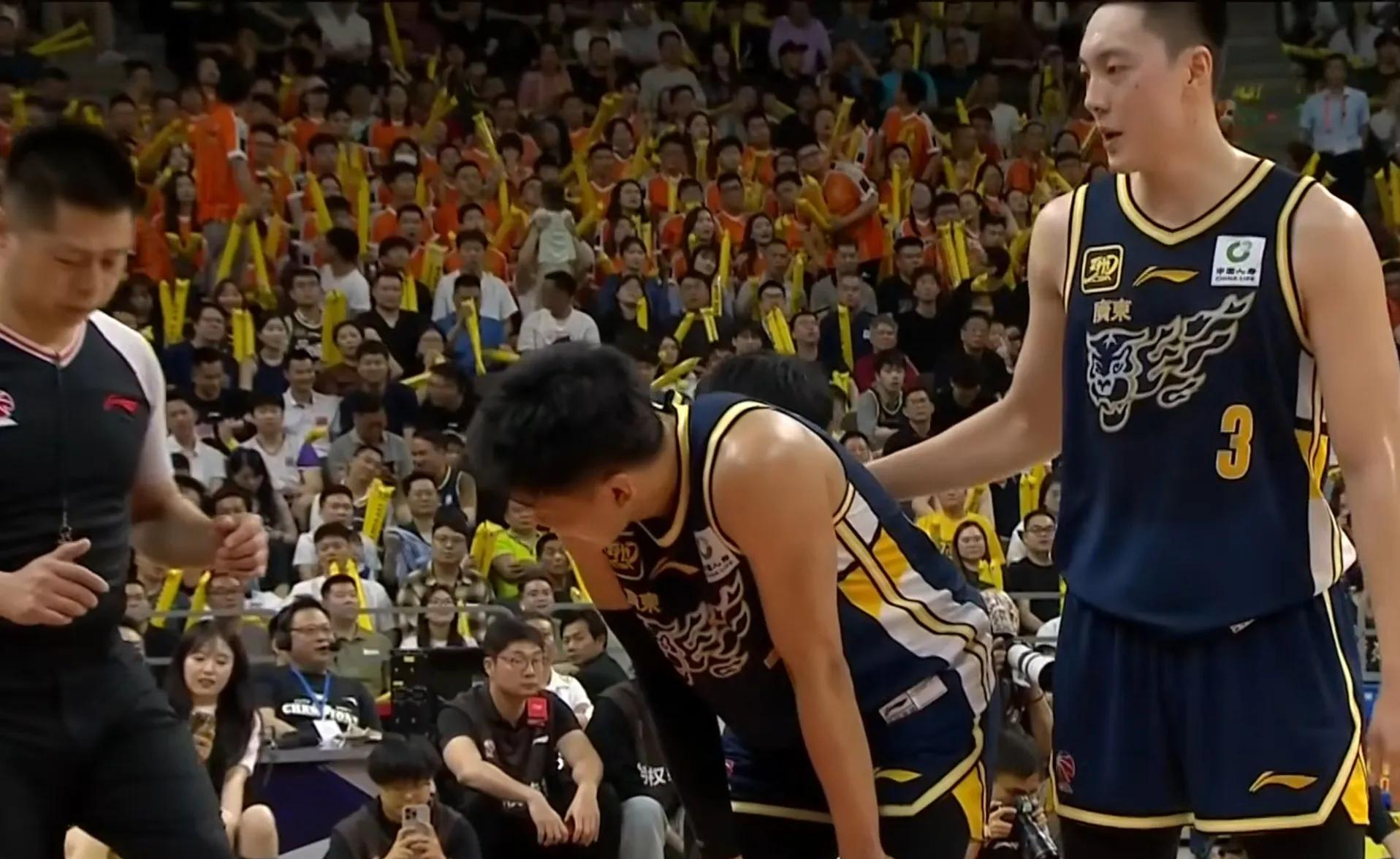 关于赛地聚焦——CBA常规赛清晨热度飙升；广东宏远状态回暖；媒体盛赞；团队化学反应显著的信息